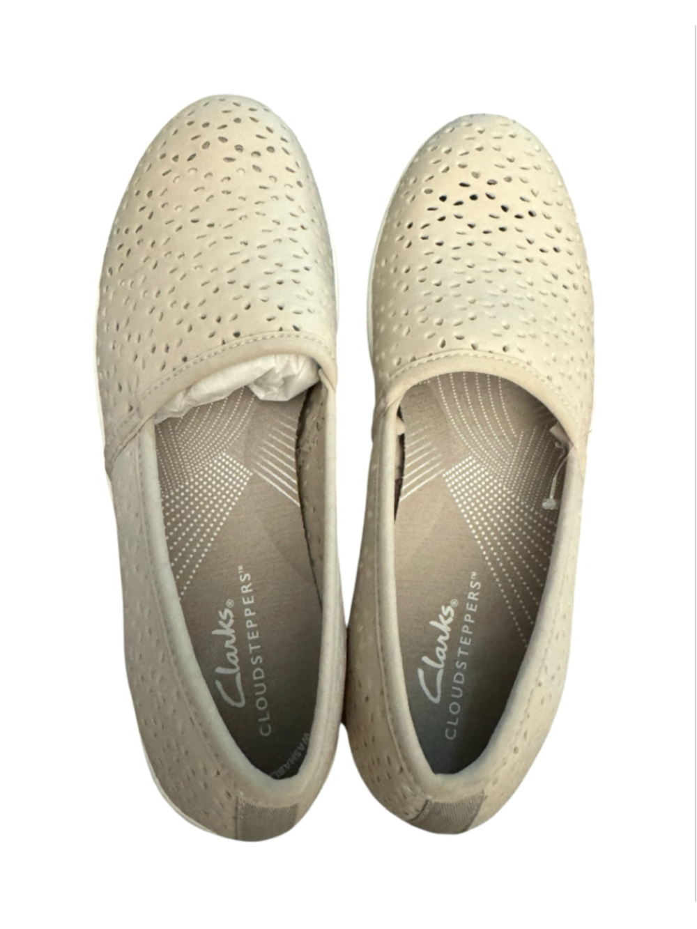Clarks Cloudsteppers Women’s 7, Flats Beige Perforated, New